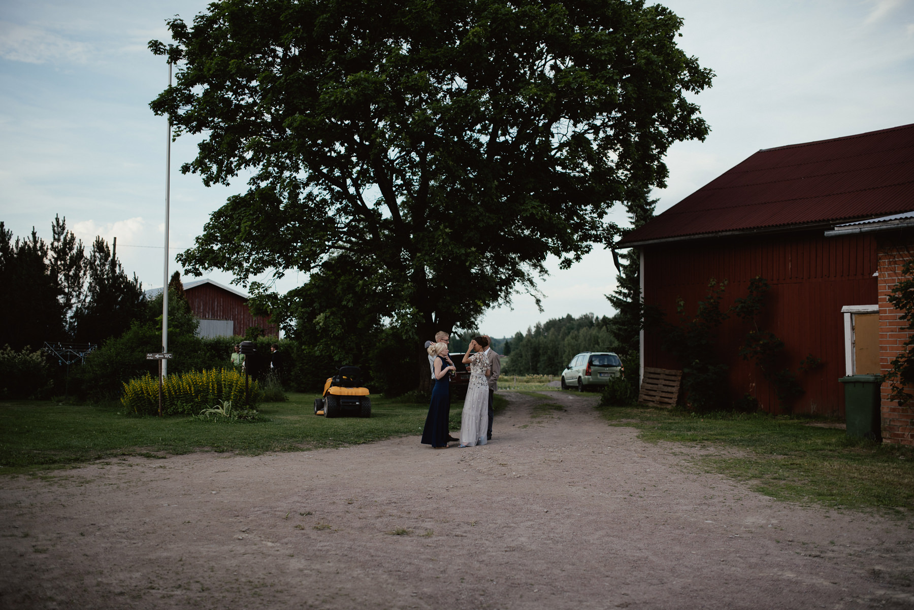 077-diy-backyard-wedding-finland